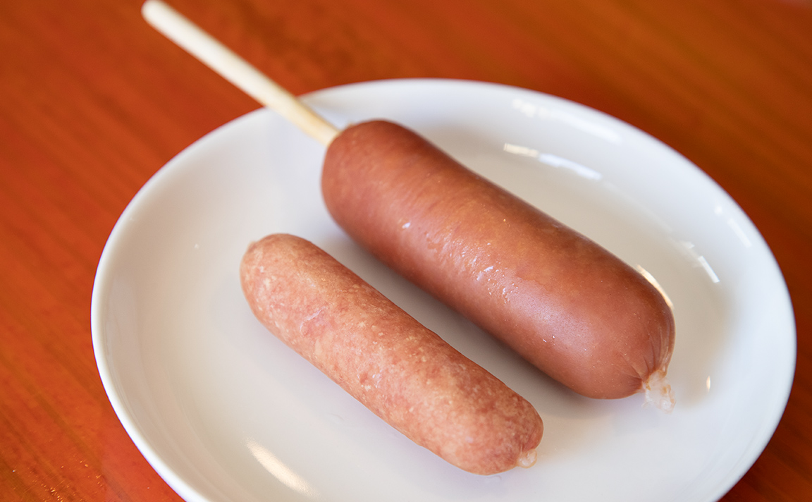 うるま市で豚肉の特大ウインナーを食べるなら - まーさんドッグ